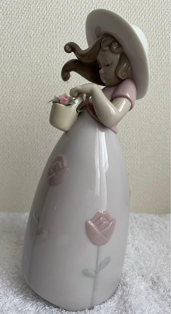 【箱・保証書付き】リヤドロ リトルローズ　バラ色の服を着た少女 LLADRO 箱・保証書付き】リヤドロ リトルローズ バラ色の服を着た少女